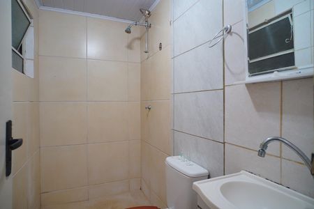 Banheiro  de apartamento para alugar com 1 quarto, 50m² em Humaitá, Porto Alegre