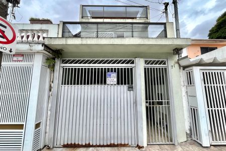 Casa para alugar com 150m², 3 quartos e 2 vagas Casa para alugar com 150m², 3 quartos e 2 vagasFachada