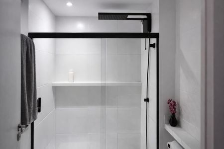 Banheiro de apartamento à venda com 2 quartos, 39m² em Ayrosa, Osasco