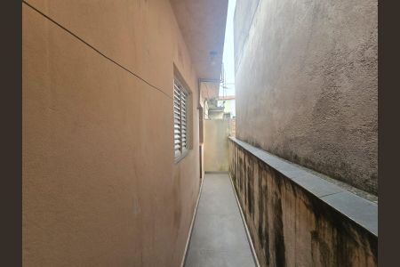 Casa à venda com 130m², 5 quartos e 1 vagaCorredor acesso a Área de Serviço  / Casa 01