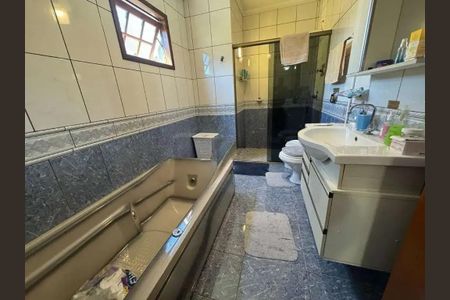 Casa para alugar com 350m², 5 quartos e 5 vagasBanheiro 2