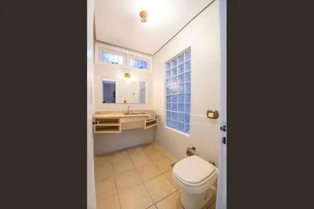 Casa para alugar com 350m², 5 quartos e 5 vagasBanheiro 1