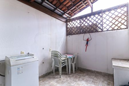 Casa à venda com 79m², 2 quartos e 1 vagaÁrea de Serviço