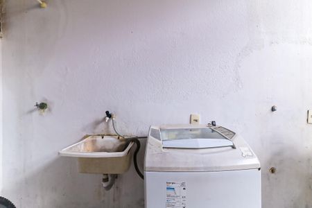 Casa à venda com 79m², 2 quartos e 1 vagaÁrea de Serviço