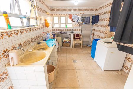 Casa à venda com 360m², 4 quartos e 4 vagasarea de serviço