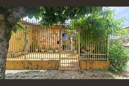 Casa à venda com 360m², 4 quartos e 4 vagasfachada / placa: gyak 296