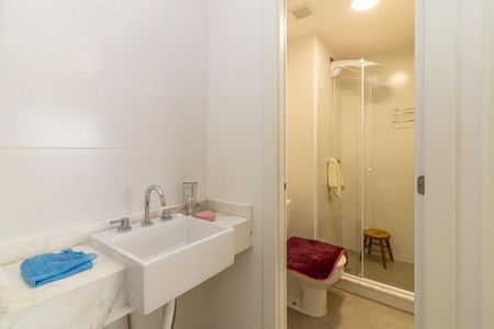 Banheiro  de apartamento para alugar com 1 quarto, 34m² em Azenha, Porto Alegre