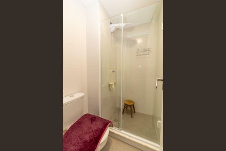 Banheiro  de apartamento para alugar com 1 quarto, 34m² em Azenha, Porto Alegre