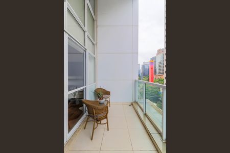 Apartamento para alugar com 83m², 1 quarto e 1 vagaVaranda