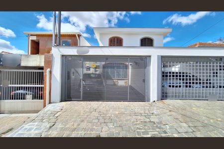 Casa para alugar com 120m², 3 quartos e 2 vagasFachada