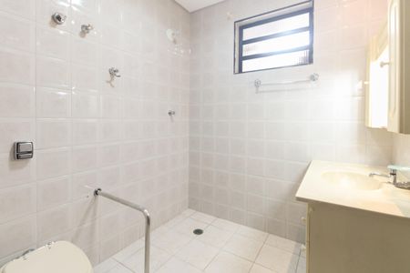 Casa para alugar com 120m², 3 quartos e 2 vagasBanheiro Social 1