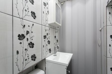 Banheiro  de kitnet/studio para alugar com 1 quarto, 25m² em Vila Siria, São Paulo