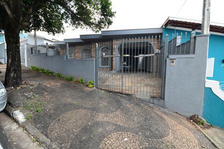 Casa à venda com 152m², 3 quartos e 2 vagasFachada