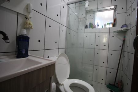 Banheiro de apartamento para alugar com 1 quarto, 42m² em São José, Porto Alegre