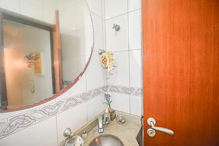 Casa à venda com 225m², 4 quartos e 4 vagasLavabo