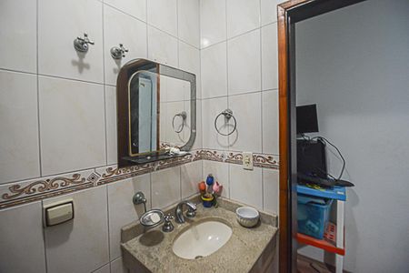 Casa à venda com 225m², 4 quartos e 4 vagasBanheiro da Suíte