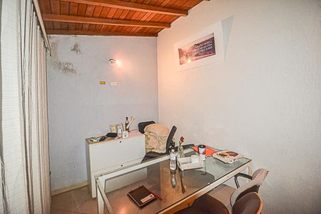 Casa à venda com 225m², 4 quartos e 4 vagasEscritório