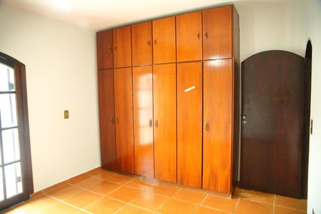 Casa para alugar com 180m², 3 quartos e 2 vagasSuíte 