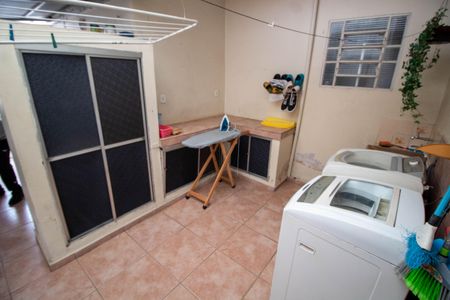 Casa à venda com 283m², 4 quartos e 1 vagaÁREA DE SERVIÇO