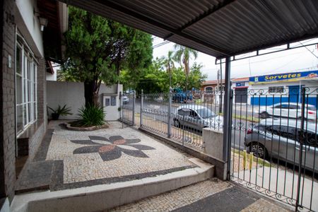 Casa à venda com 283m², 4 quartos e 1 vagaÁREA EXTERNA FRENTE