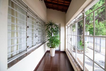 Casa à venda com 283m², 4 quartos e 1 vagaVARANDA