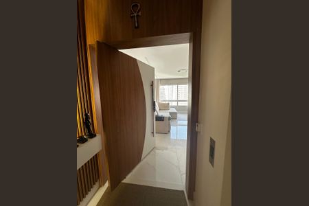 Apartamento à venda com 180m², 4 quartos e 3 vagasEntrada