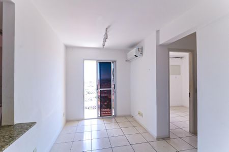 Sala de apartamento para alugar com 2 quartos, 50m² em Del Castilho, Rio de Janeiro
