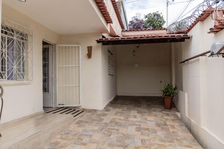 Casa à venda com 174m², 3 quartos e 3 vagasEntrada