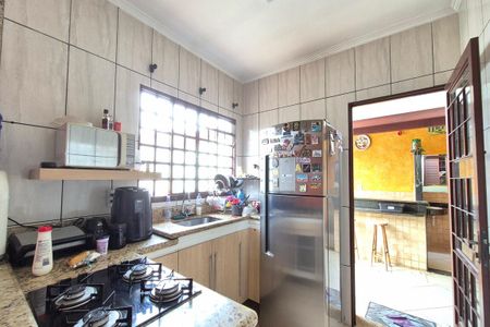 Casa à venda com 264m², 3 quartos e 3 vagas Casa à venda com 264m², 3 quartos e 3 vagasCozinha