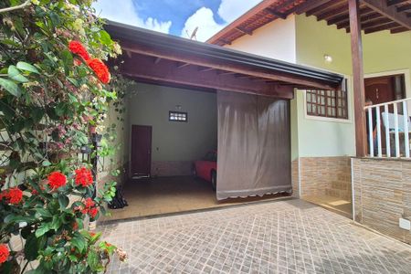 Casa à venda com 264m², 3 quartos e 3 vagas Casa à venda com 264m², 3 quartos e 3 vagasGaragem