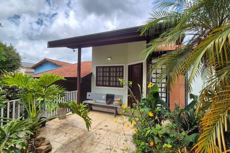 Casa à venda com 264m², 3 quartos e 3 vagas Casa à venda com 264m², 3 quartos e 3 vagasFachada do Prédio