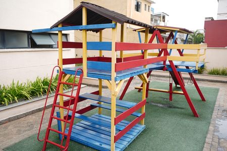 Apartamento para alugar com 60m², 2 quartos e 2 vagasÁrea comum - Playground