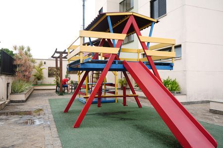 Apartamento para alugar com 60m², 2 quartos e 2 vagasÁrea comum - Playground