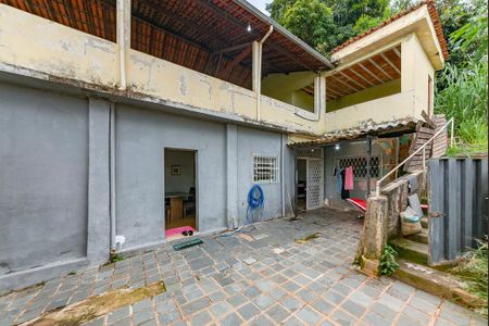 Casa à venda com 360m², 3 quartos e 2 vagasQuintal