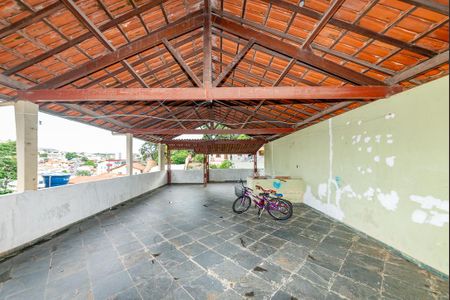 Casa à venda com 360m², 3 quartos e 2 vagasTerraço