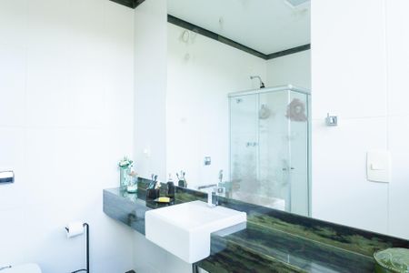 Casa de condomínio à venda com 503m², 5 quartos e 2 vagasBanheiro suite 1 