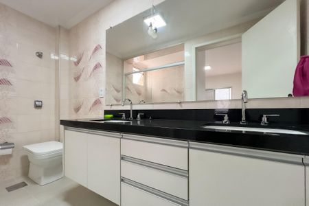 Apartamento para alugar com 204m², 4 quartos e 3 vagas Apartamento para alugar com 204m², 4 quartos e 3 vagasBanheiro da Suíte 1
