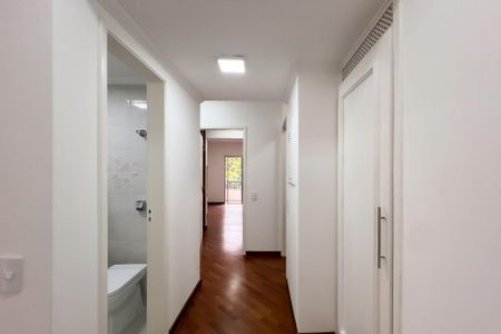 Apartamento para alugar com 204m², 4 quartos e 3 vagas Apartamento para alugar com 204m², 4 quartos e 3 vagasCorredor