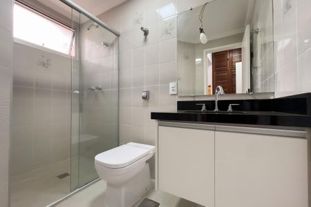 Apartamento para alugar com 204m², 4 quartos e 3 vagas Apartamento para alugar com 204m², 4 quartos e 3 vagasBanheiro da Suíte 2