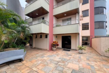 Apartamento para alugar com 204m², 4 quartos e 3 vagas Apartamento para alugar com 204m², 4 quartos e 3 vagasFachada e portaria