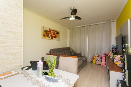 Casa de condomínio à venda com 82m², 2 quartos e 2 vagasSala