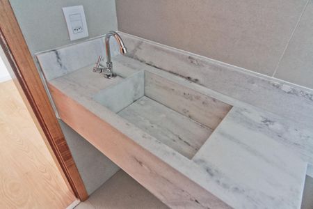 Casa para alugar com 70m², 2 quartos e 2 vagasBanheiro da Suíte 1