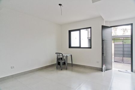 Casa para alugar com 70m², 2 quartos e 2 vagasSala