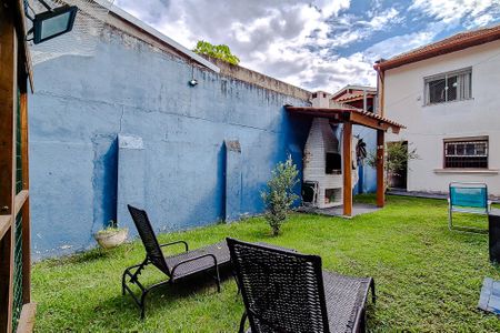 Casa à venda com 175m², 5 quartos e 2 vagas Casa à venda com 175m², 5 quartos e 2 vagasÁrea externa