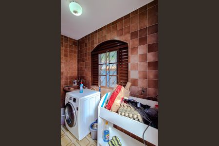 Casa à venda com 175m², 5 quartos e 2 vagas Casa à venda com 175m², 5 quartos e 2 vagasÁrea de Serviço (Casa 2)