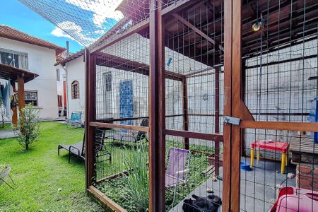 Casa à venda com 175m², 5 quartos e 2 vagas Casa à venda com 175m², 5 quartos e 2 vagasÁrea externa