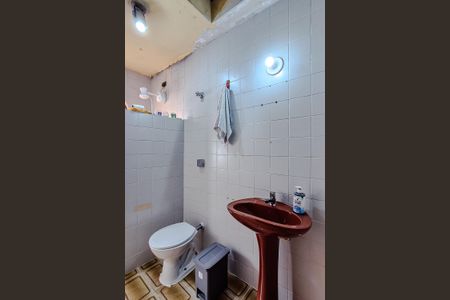 Casa à venda com 175m², 5 quartos e 2 vagas Casa à venda com 175m², 5 quartos e 2 vagasBanheiro (Casa 2)