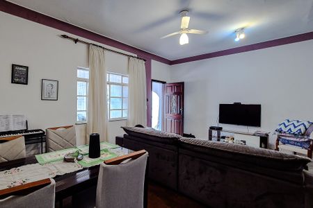 Casa à venda com 175m², 5 quartos e 2 vagas Casa à venda com 175m², 5 quartos e 2 vagasSala