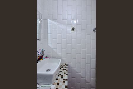 Casa à venda com 175m², 5 quartos e 2 vagas Casa à venda com 175m², 5 quartos e 2 vagasBanheiro