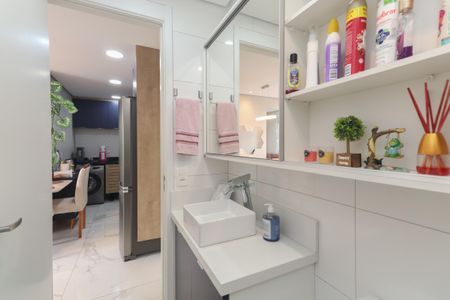 Apartamento à venda com 49m², 2 quartos e 1 vaga Apartamento à venda com 49m², 2 quartos e 1 vagaBanheiro